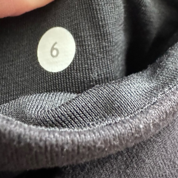 Lululemon black crop with zipper ankle Size 6 - Picture 4 of 5